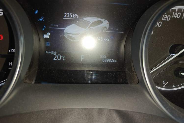 Used Toyota Camry 2018 2.0G Luxury Edition Odometer Close Up
