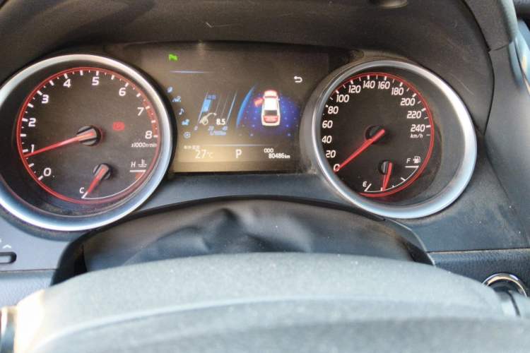 Used Toyota Camry 2018 2.5S Fēngshàng Edition Odometer Close Up