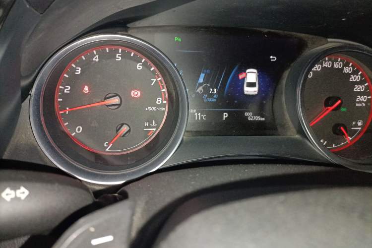 Used Toyota Camry 2018 2.5S Fēngshàng Edition Odometer Close Up