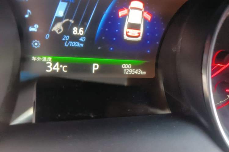 Used Toyota Camry 2018 2.0S FENGSHANG Edition Odometer Close Up