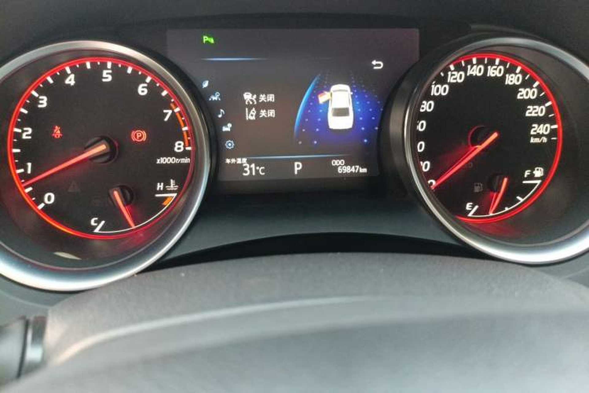 Used Toyota Camry 2018 2.0S FENGSHANG Edition Odometer Close Up