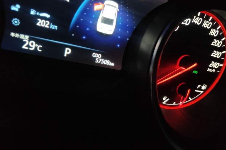 Used Toyota Camry 2018 2.5S Fēngshàng Edition Odometer Close Up