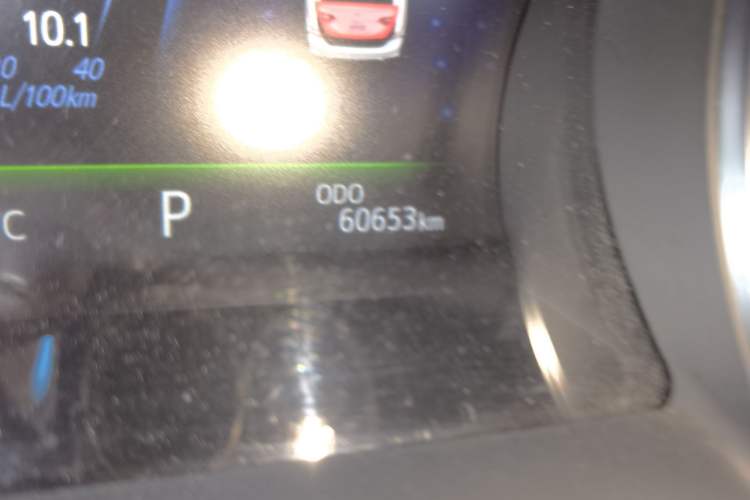 Used Toyota Camry 2018 2.5S Fēngshàng Edition Odometer Close Up