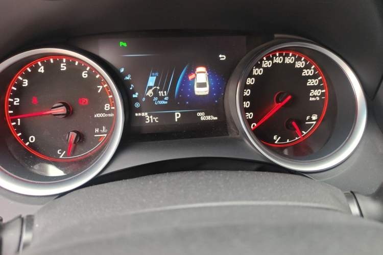 Used Toyota Camry 2018 2.5S Fēngshàng Edition Odometer Close Up