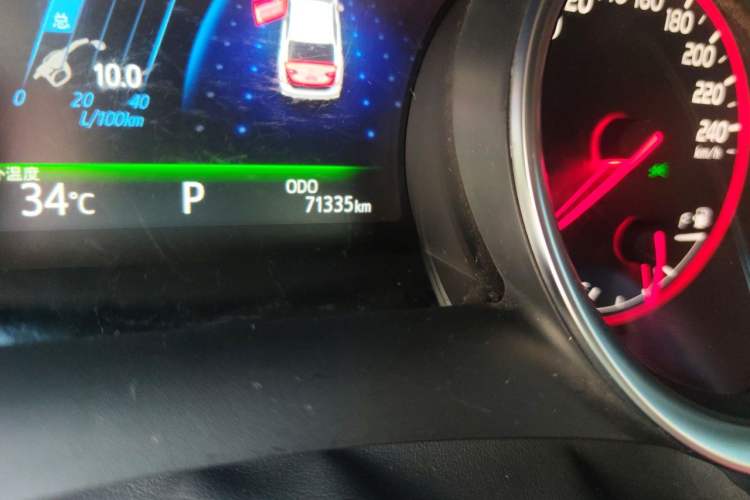 Used Toyota Camry 2018 2.5S Fēngshàng Edition Odometer Close Up