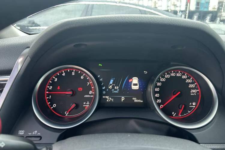 Used Toyota Camry 2018 2.5S Fēngshàng Edition Odometer Close Up