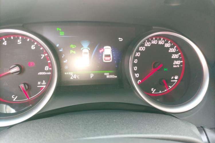 Used Toyota Camry 2018 2.5S Fēngshàng Edition Odometer Close Up