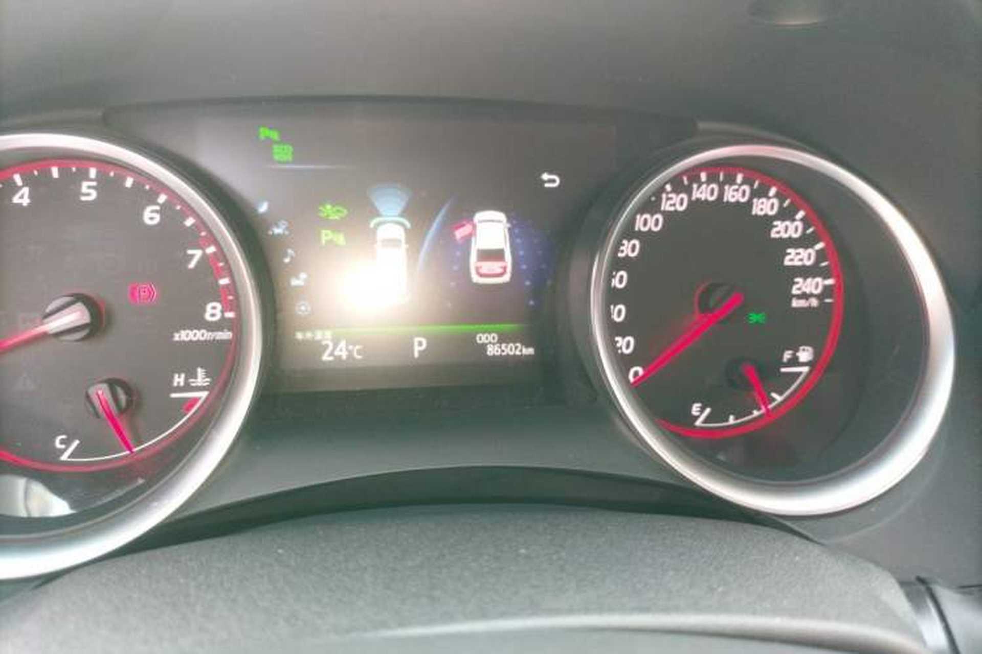 Used Toyota Camry 2018 2.5S Fēngshàng Edition Odometer Close Up