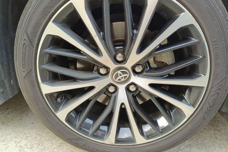 Used Toyota Camry 2018 2.0S FENGSHANG Edition Right Front Wheel Hub