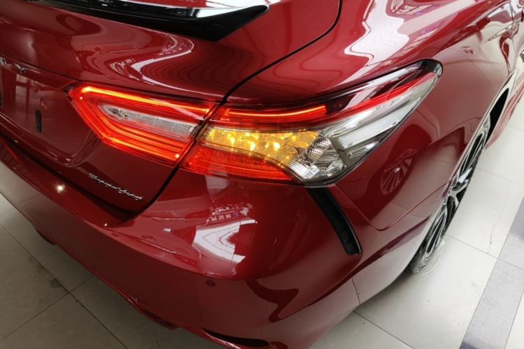 Used Toyota Camry 2018 2.0S FENGSHANG Edition Right Rear Taillight