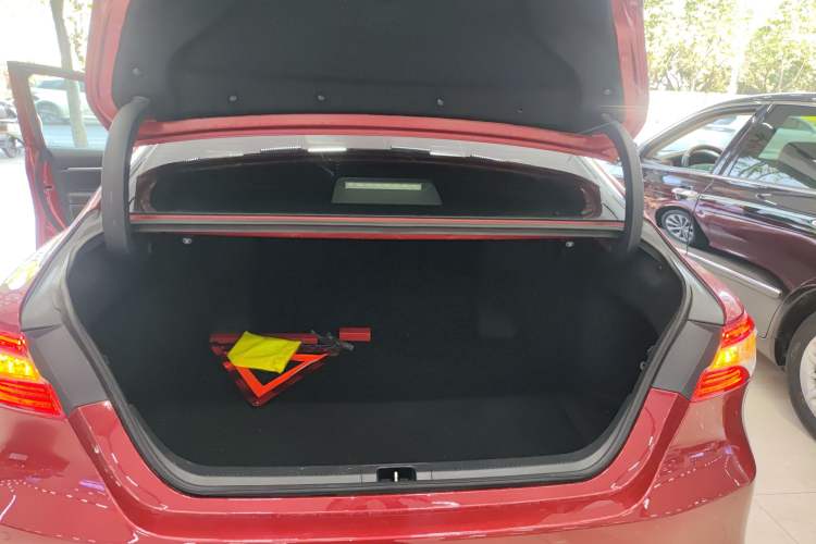 Used Toyota Camry 2018 2.0G Luxury Edition Trunk