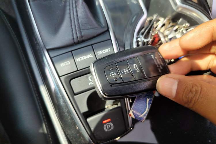 Used Toyota Camry 2018 2.5S Fēngshàng Edition Vehicle Key