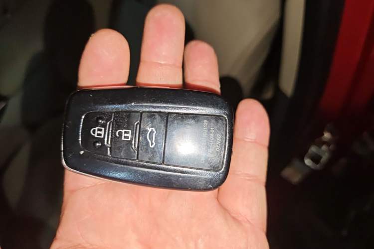 Used Toyota Camry 2018 2.5G Luxury Edition Vehicle Key