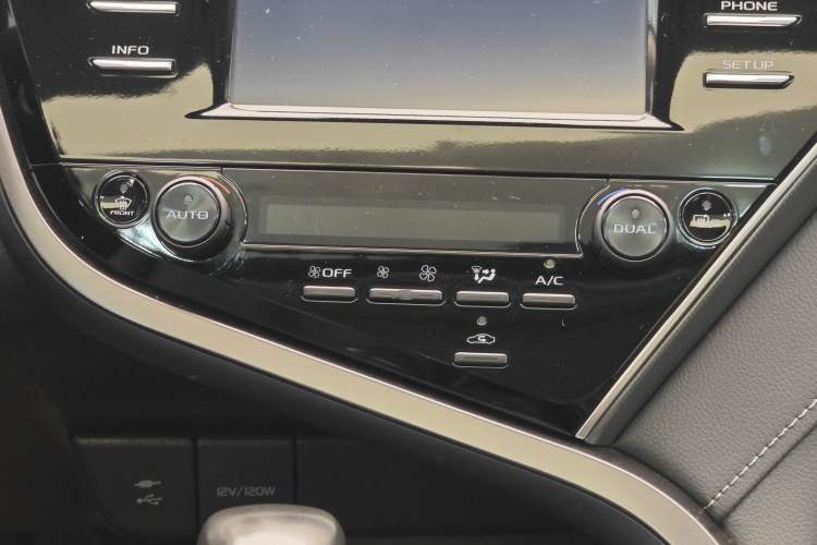 Used Toyota Camry 2018 2.5S Fēngshàng Edition Audio And AC Panel