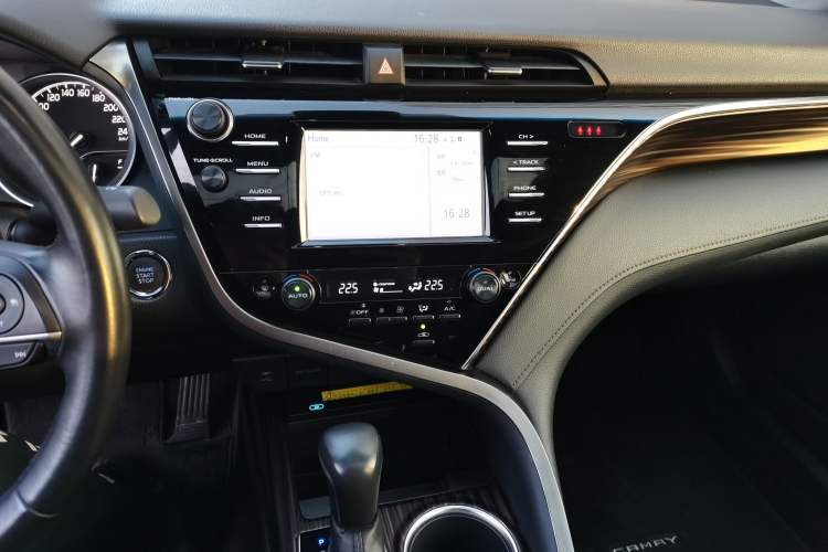Used Toyota Camry 2018 2.0G Luxury Edition Audio And AC Panel