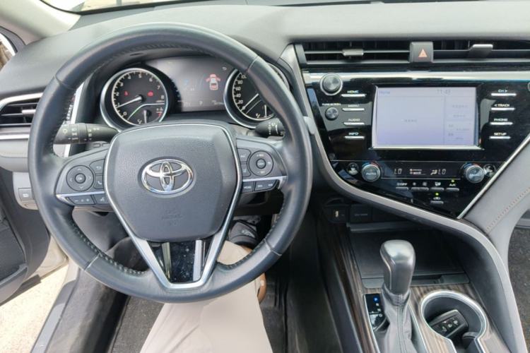 Used Toyota Camry 2018 2.0G Luxury Edition Center Console