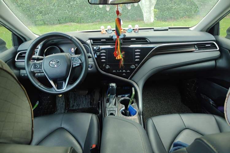 Used Toyota Camry 2018 2.5G Luxury Edition Center Console