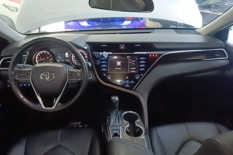 Used Toyota Camry 2018 2.5G Luxury Edition Center Console