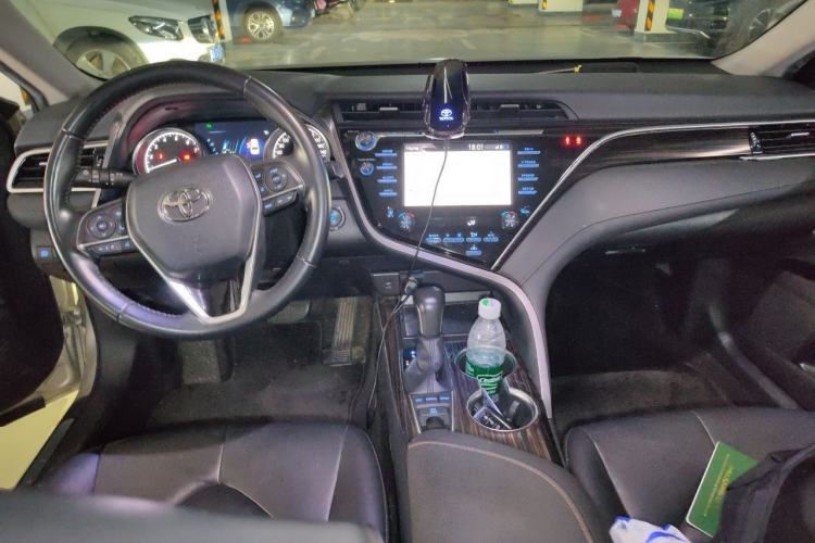 Used Toyota Camry 2018 2.5G Luxury Edition Center Console