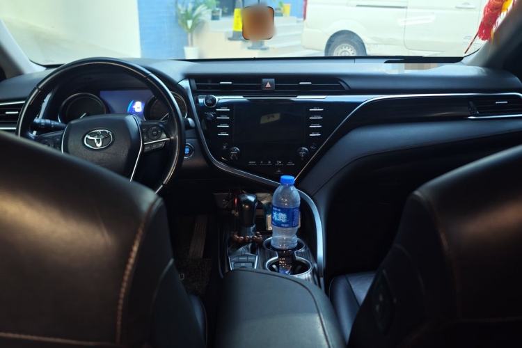 Used Toyota Camry 2018 2.5G Luxury Edition Center Console