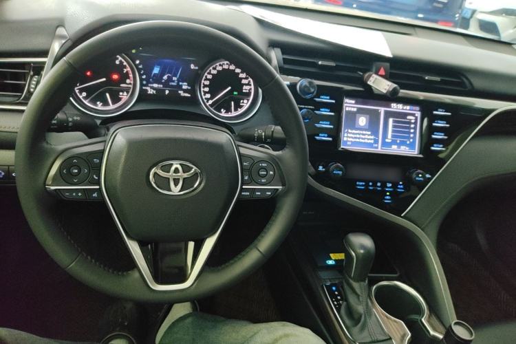 Used Toyota Camry 2018 2.0G Luxury Edition Center Console