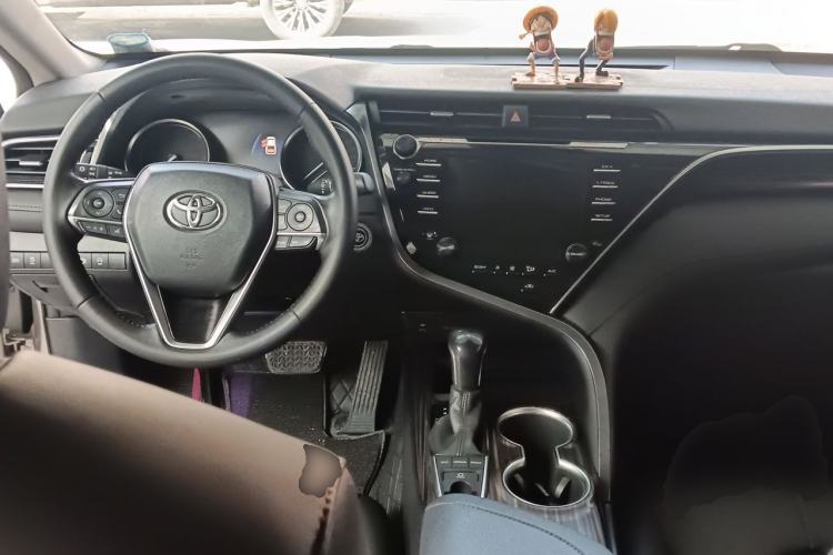 Used Toyota Camry 2018 2.5G Luxury Edition Center Console