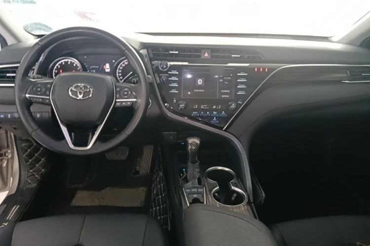 Used Toyota Camry 2018 2.5G Luxury Edition Center Console