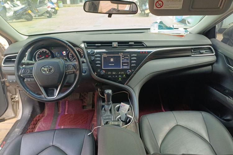 Used Toyota Camry 2018 2.5G Luxury Edition Center Console