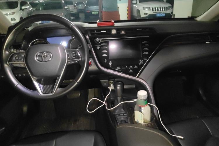 Used Toyota Camry 2018 2.5G Luxury Edition Center Console