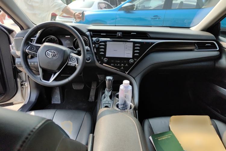 Used Toyota Camry 2018 2.5G Luxury Edition Center Console
