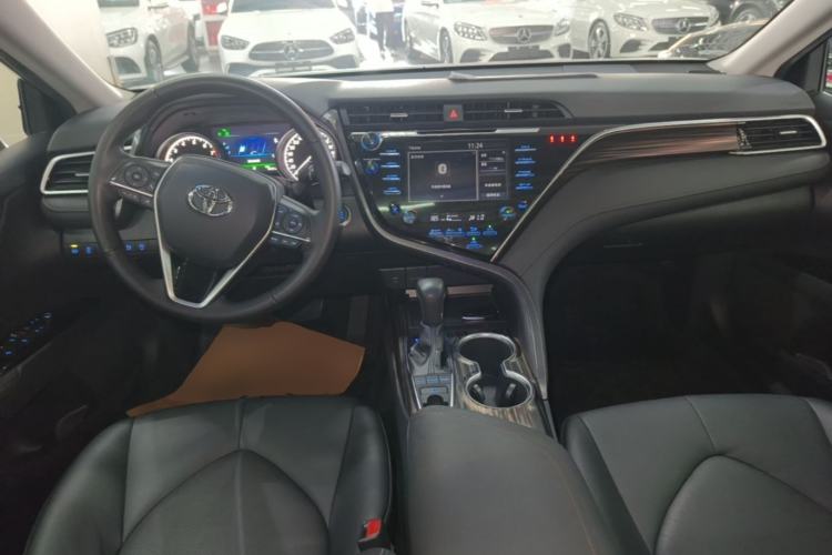 Used Toyota Camry 2018 2.5G Luxury Edition Center Console