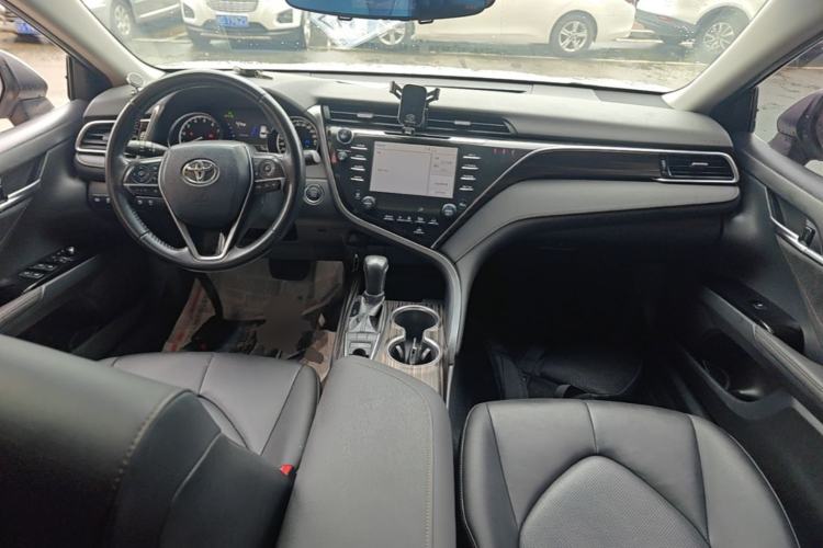 Used Toyota Camry 2018 2.5G Luxury Edition Center Console