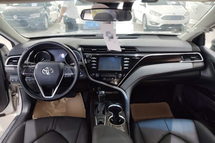 Used Toyota Camry 2018 2.0G Luxury Edition Center Console