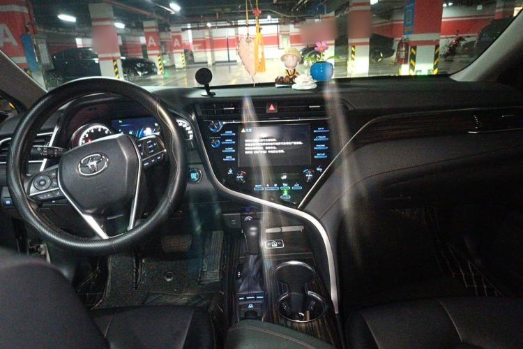 Used Toyota Camry 2018 2.5G Luxury Edition Center Console