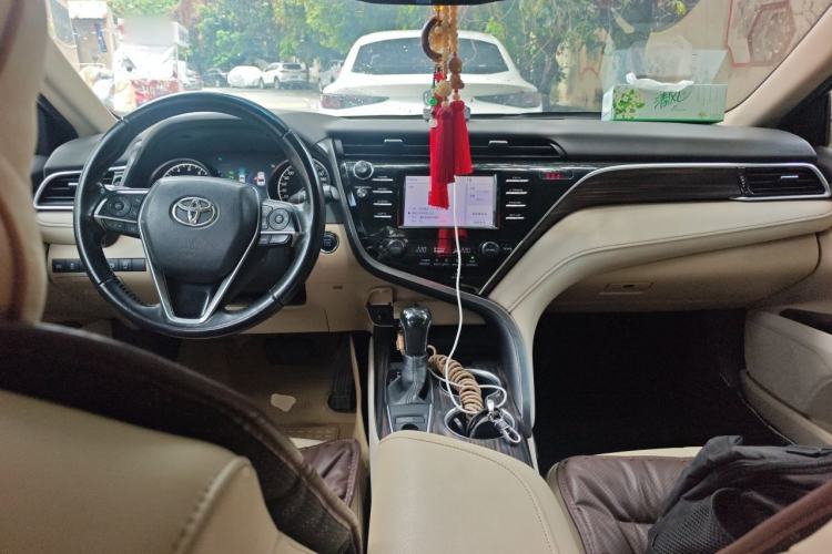 Used Toyota Camry 2018 2.0G Luxury Edition Center Console