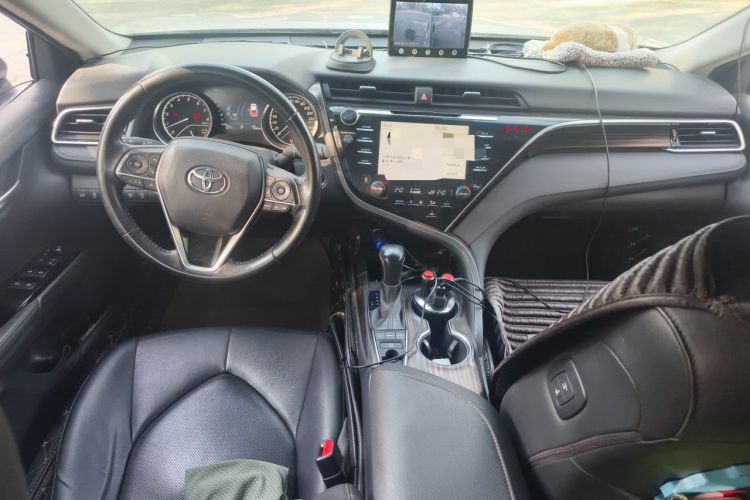 Used Toyota Camry 2018 2.5G Luxury Edition Center Console