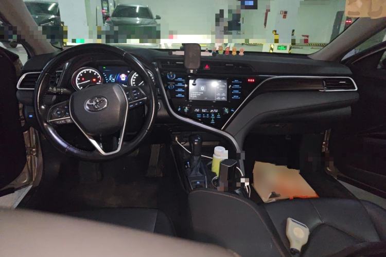 Used Toyota Camry 2018 2.0G Luxury Edition Center Console