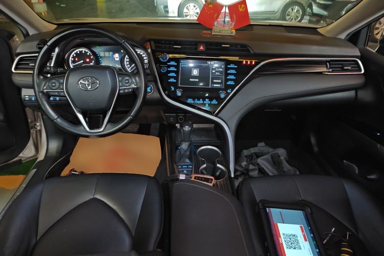 Used Toyota Camry 2018 2.5G Luxury Edition Center Console