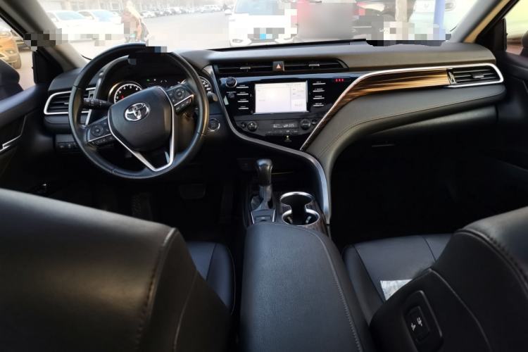 Used Toyota Camry 2018 2.0G Luxury Edition Center Console