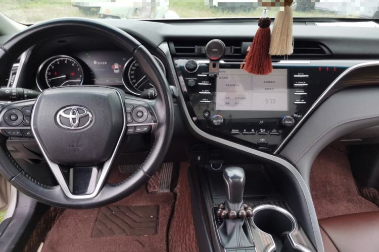 Used Toyota Camry 2018 2.5G Luxury Edition Center Console