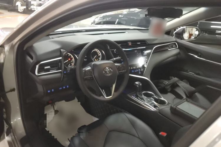 Used Toyota Camry 2018 2.5G Luxury Edition Center Console