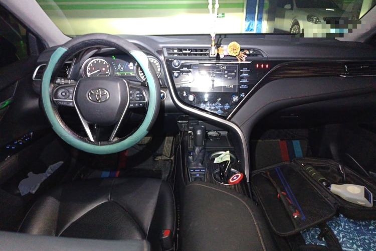 Used Toyota Camry 2018 2.5G Luxury Edition Center Console