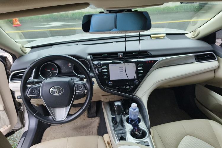 Used Toyota Camry 2018 Dual-Engine 2.5HQ Flagship Edition Center Console