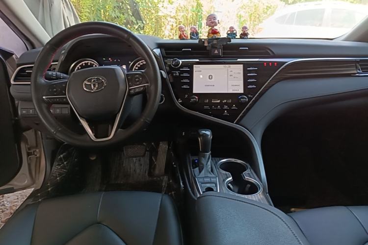 Used Toyota Camry 2018 2.5G Luxury Edition Center Console