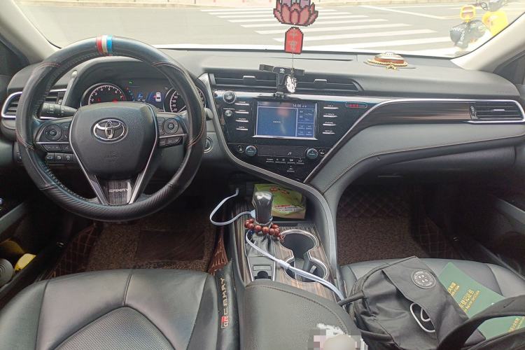 Used Toyota Camry 2018 2.0G Luxury Edition Center Console