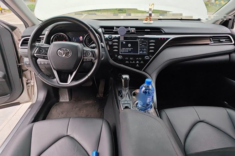 Used Toyota Camry 2018 2.5G Luxury Edition Center Console