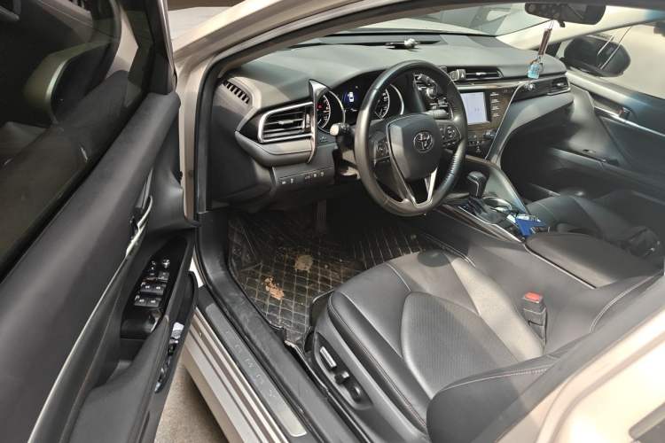 Used Toyota Camry 2018 2.0G Luxury Edition Driver Seat
