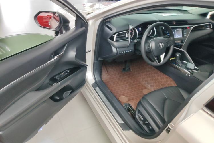 Used Toyota Camry 2018 2.0G Luxury Edition Driver Seat