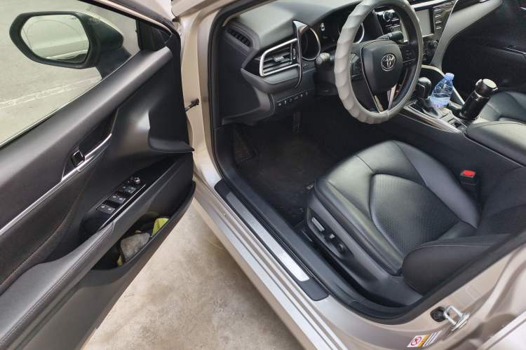 Used Toyota Camry 2018 2.0G Luxury Edition Driver Seat