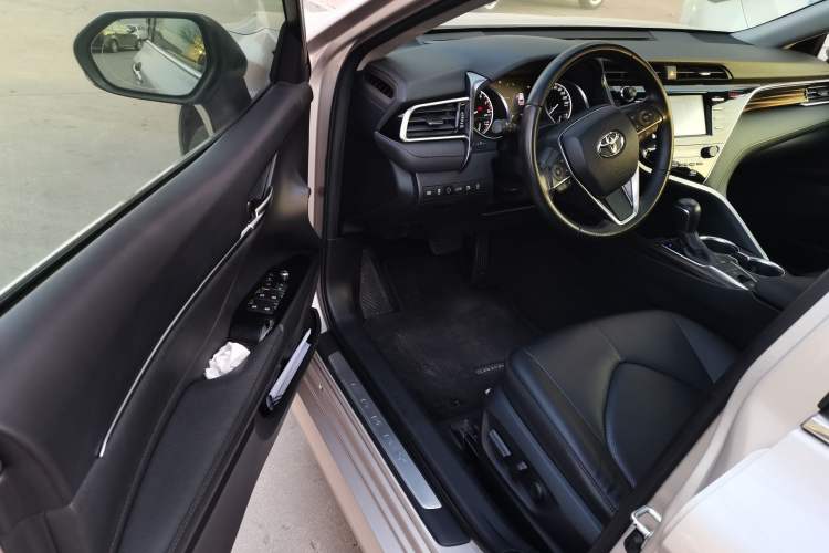 Used Toyota Camry 2018 2.0G Luxury Edition Driver Seat